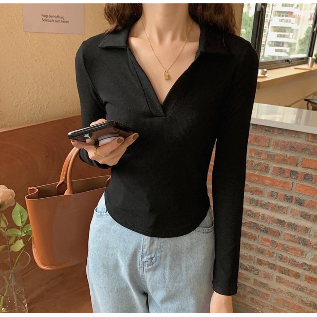 Áo thun vạt bầu có cổ bẻ dài tay dáng croptop