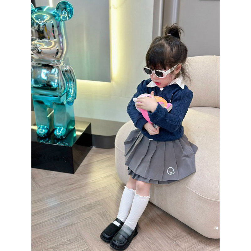 Váy bé gái, set 3ct: áo len thừng mềm hình gấu Polo, cổ sơ mi và chân váy xếp ly cho bé 12-30kg