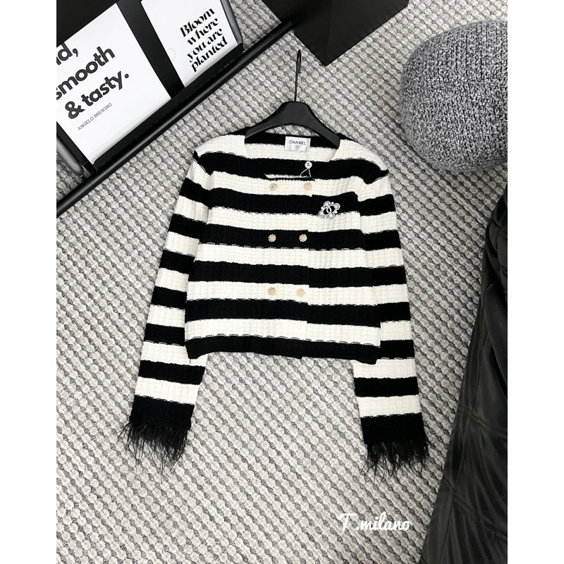 Áo len xà neo tay tua rua QC