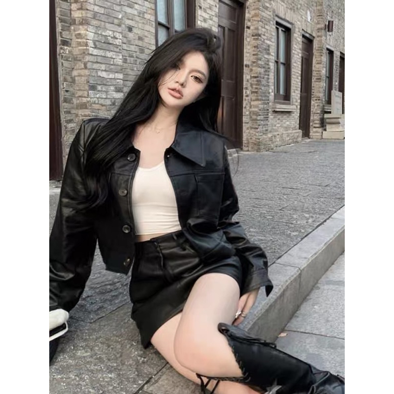 Áo dạ + chân váy da thời trang cá tính