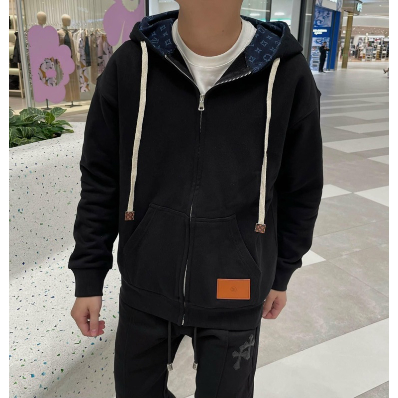 Áo Khoác Nỉ Mũ Hoạ Tiết LV