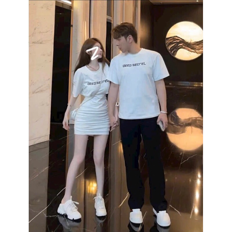 Váy thun đôi nam nữ cổ tròn trống lưng khoét eo tôn dáng in chữ dễ thương