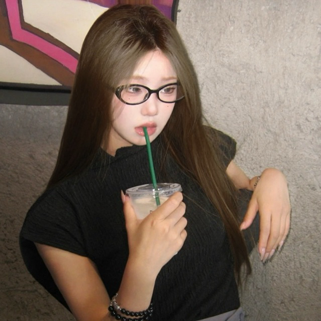 MẮT KÍNH GỌNG OVAL ĐEN - HOT TREND  / STYLE Y2K