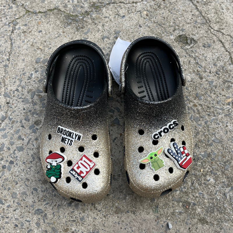 Dép Crocs Classic Kim Tuyến Chính Hãng, hàng nguyên không lỗi, siêu nhẹ, rất bền. Tặng kèm 6 charm.