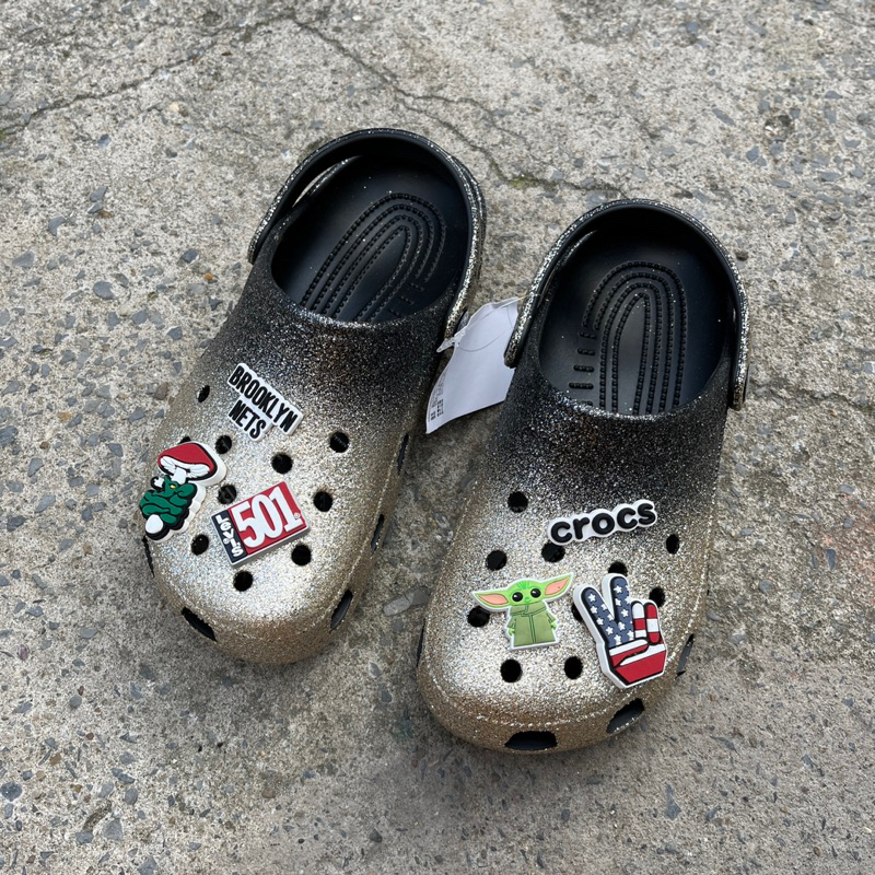 Dép Crocs Classic Kim Tuyến Chính Hãng, hàng nguyên không lỗi, siêu nhẹ, rất bền. Tặng kèm 6 charm.