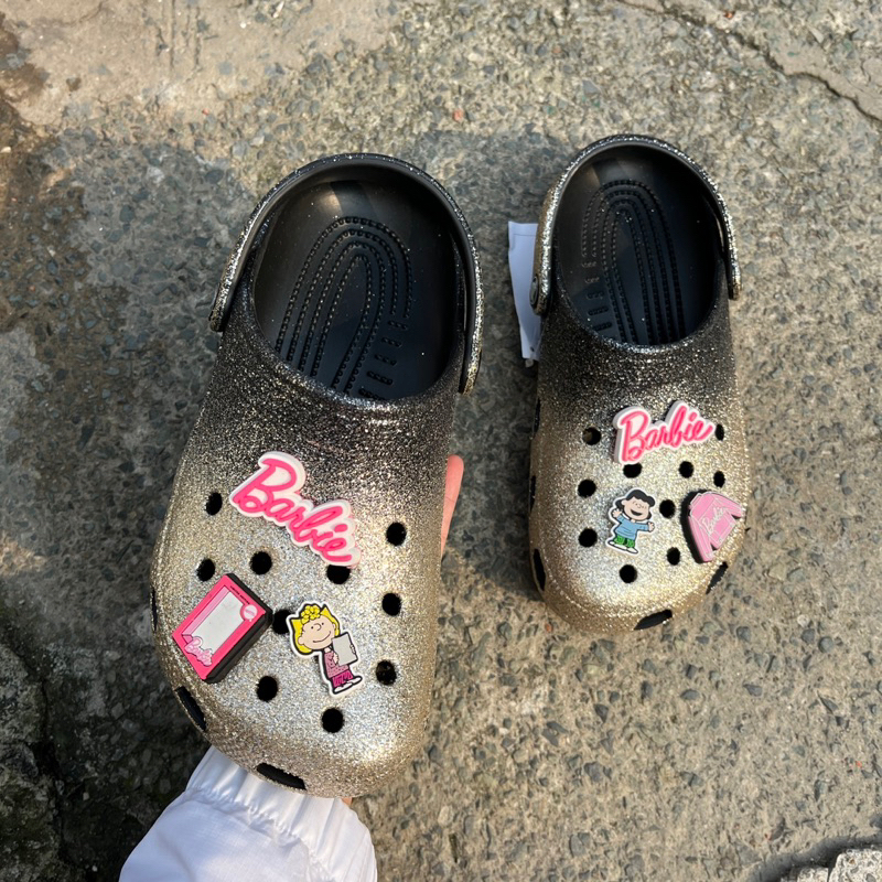 Dép Crocs Classic Kim Tuyến Chính Hãng, hàng nguyên không lỗi, siêu nhẹ, rất bền. Tặng kèm 6 charm.