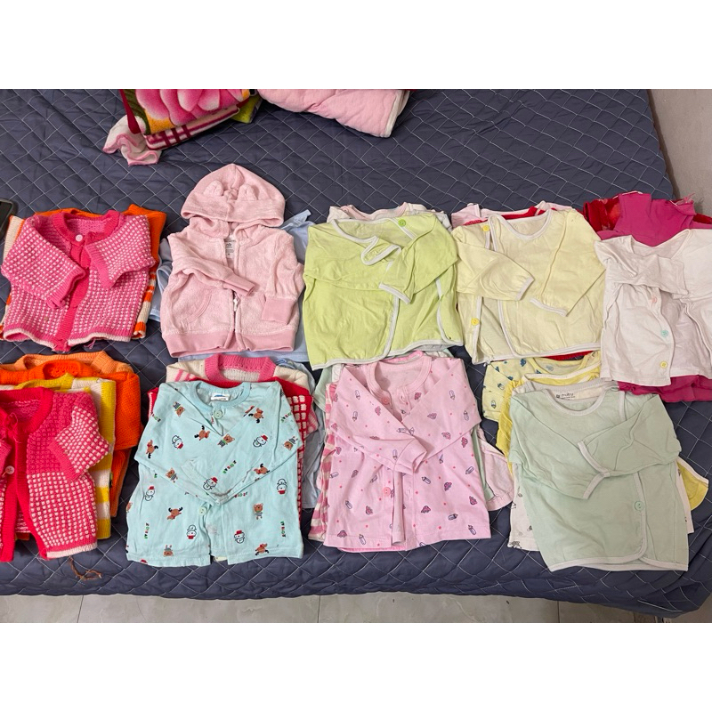 Thanh lí combo 2 áo sơ sinh giao ngẫu nhiên