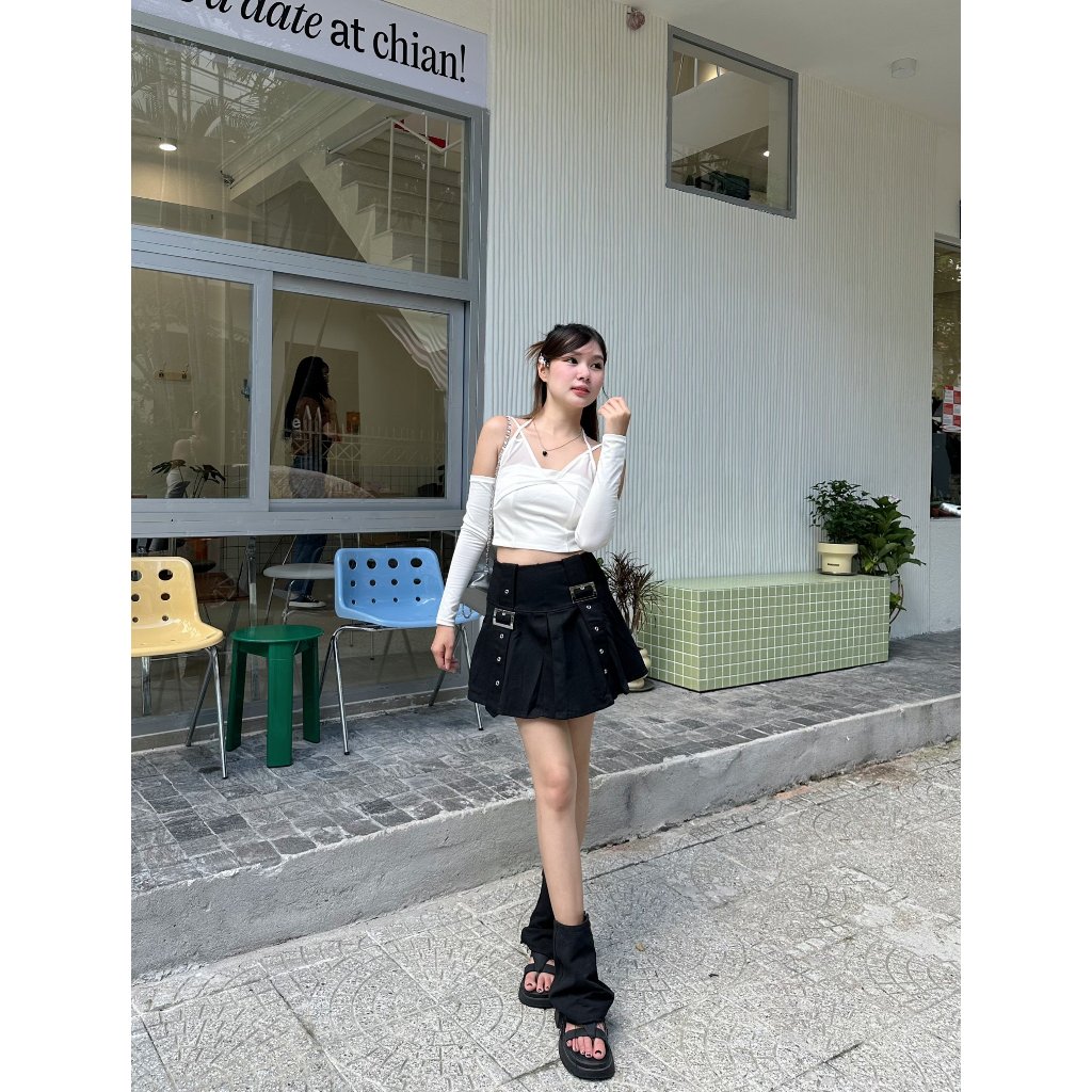 Áo croptop nữ tay dài kiểu yếm hở hai dây chéo vai cá tính | Ranshi Top | Secodee