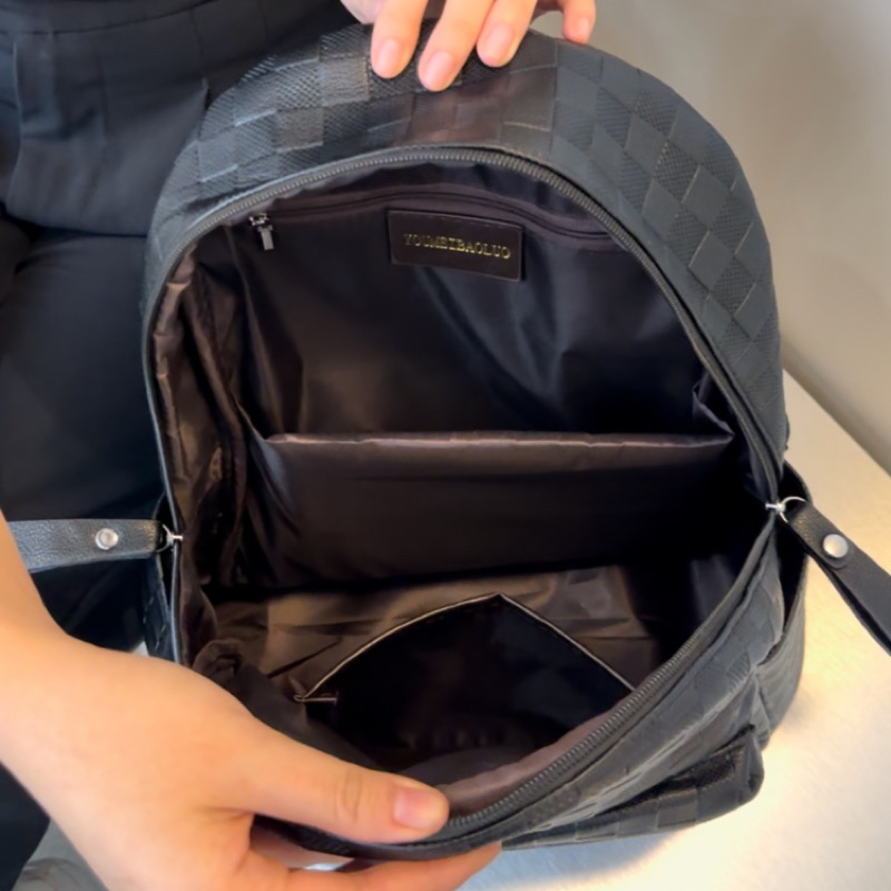 BALO DA PU ĐI HỌC HSSV - MÀU TRẮNG & ĐEN - ĐỨNG FORM - HOẠ TIẾT CARO IN NỔI - VỪA LAPTOP 14 INCHES
