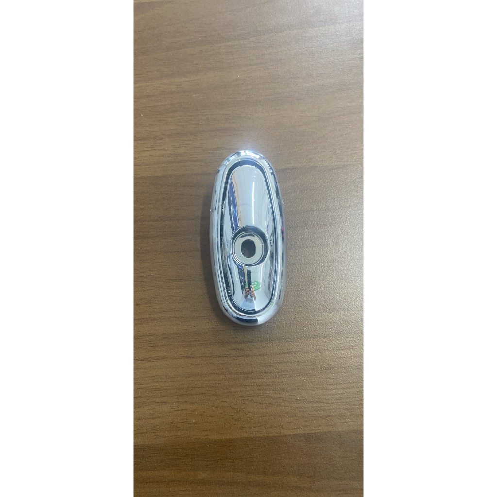 móc treo đồ xe pega aura - móc treo đồ xe máy điện - móc trang trí - móc treo đồ có lò xo gập mở tiệ
