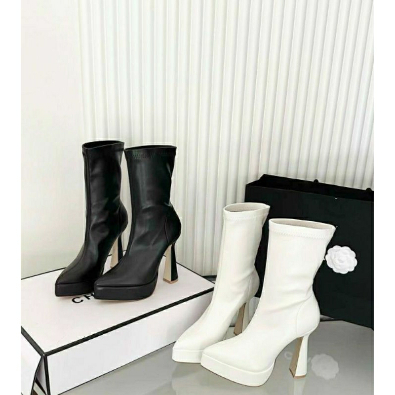 Boots da lì mũi nhọn, gót nhọn loe đế đúp dáng ngắn và dáng đùi trắng đen