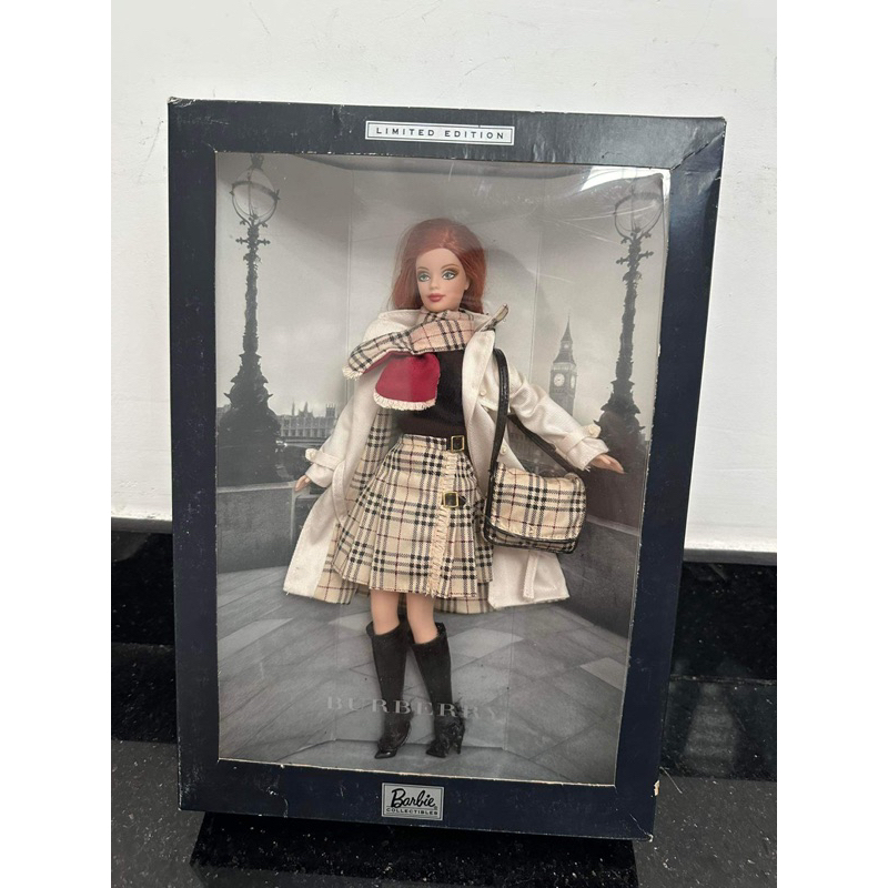 Búp bê Barbie Burberry