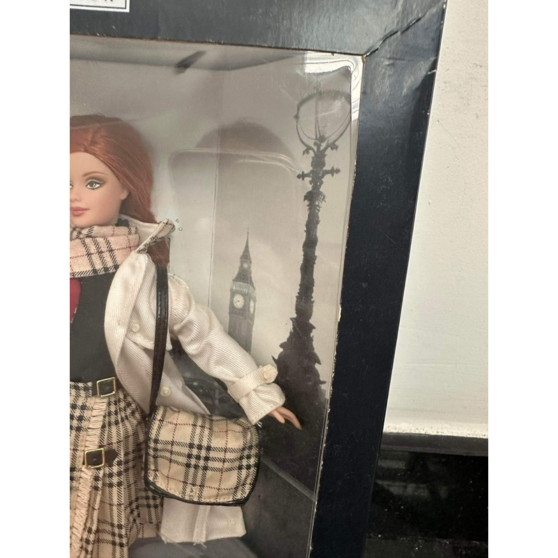 Búp bê Barbie Burberry