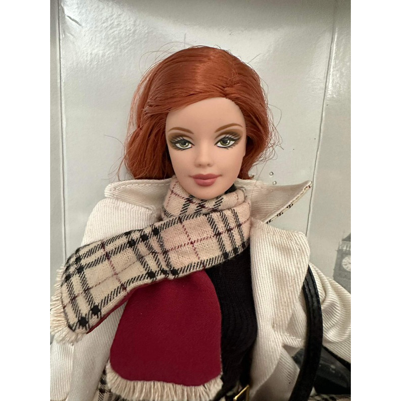 Búp bê Barbie Burberry