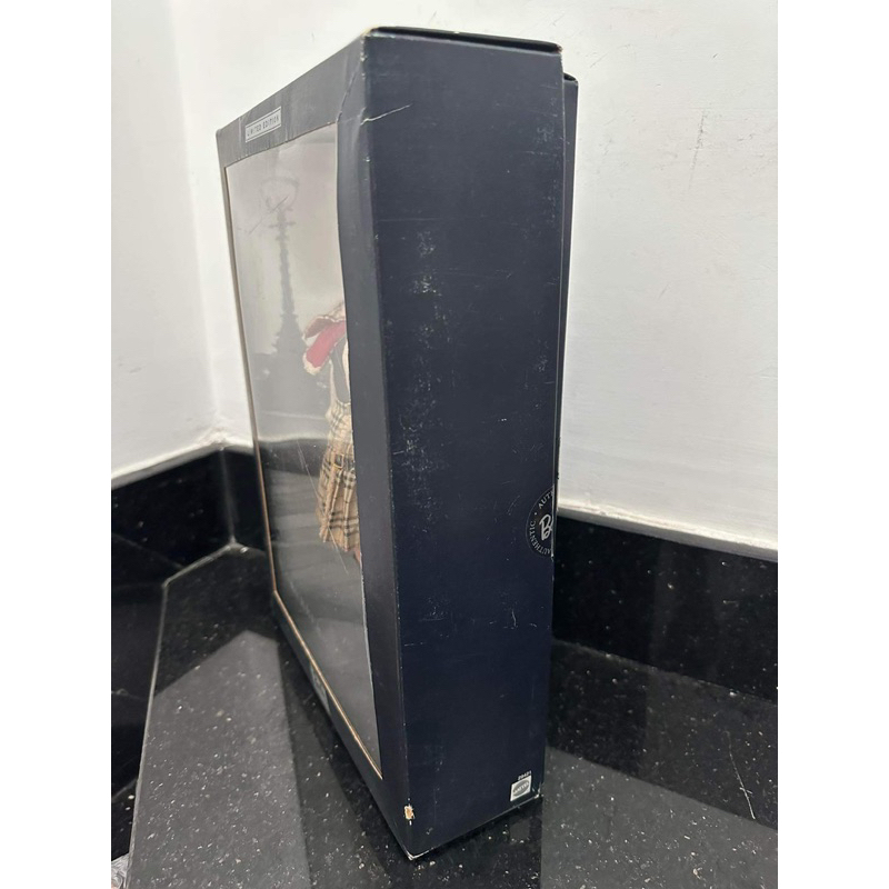 Búp bê Barbie Burberry