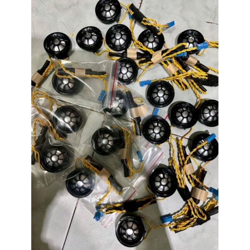 Treble Hamankadon tháo xe BMW ,giá 120k/1 cặp.