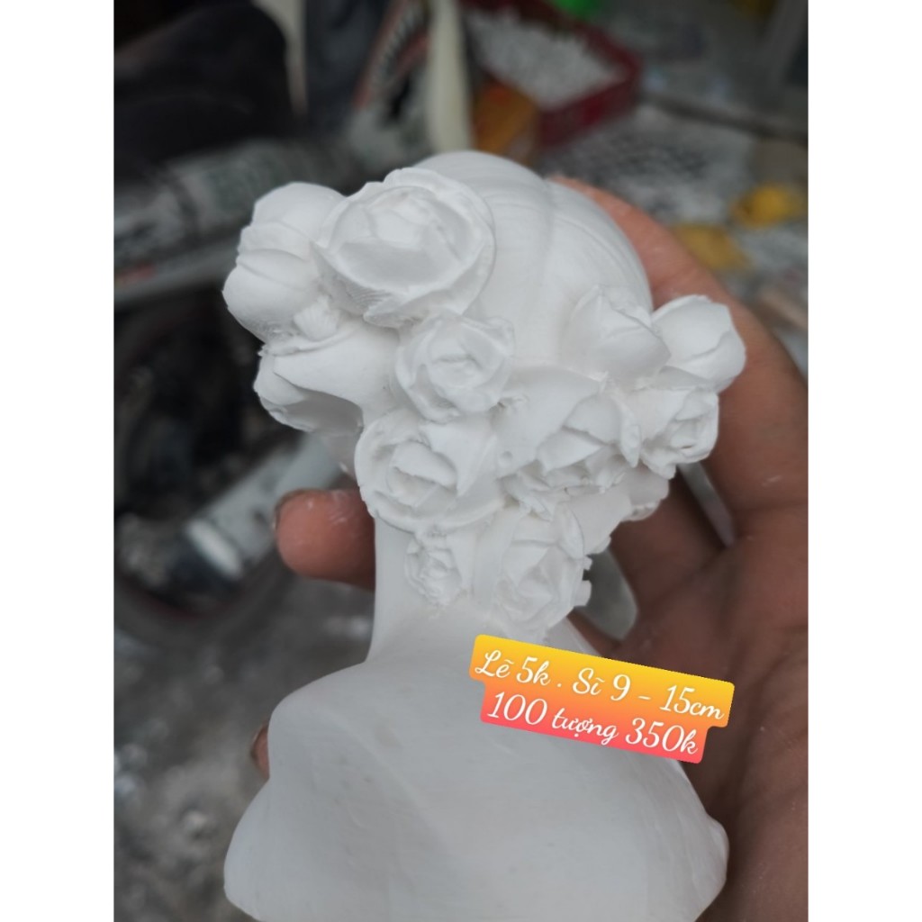 Tượng thạch cao tô màu - mẫu cô gái vòng hoa