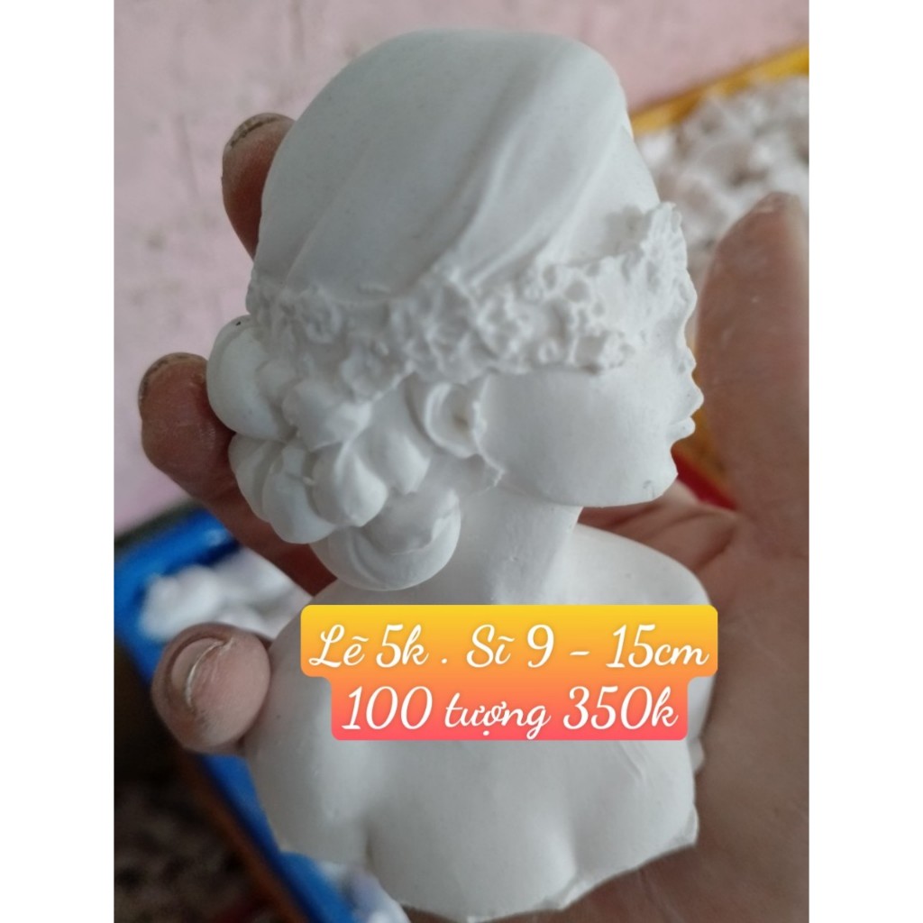 Tượng thạch cao tô màu - mẫu cô gái vòng hoa