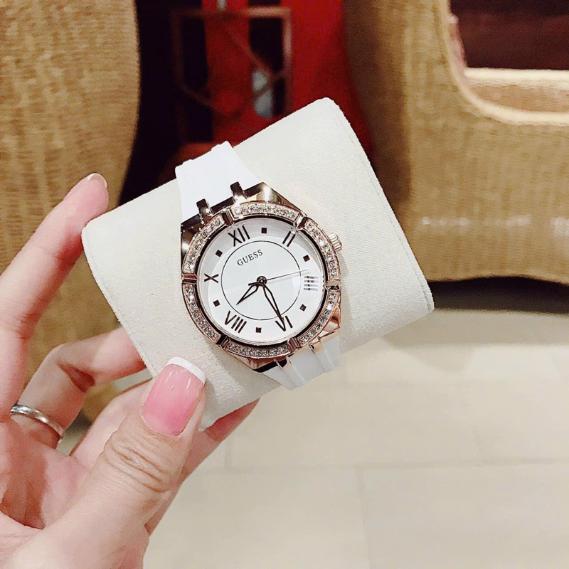 Đồng hồ nữ Guess GW0034L2 mặt tròn dây silicon chính hãng