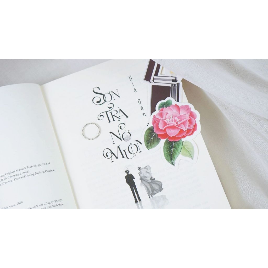 Sách - Sơn trà nở muộn - Giá Oản Chúc