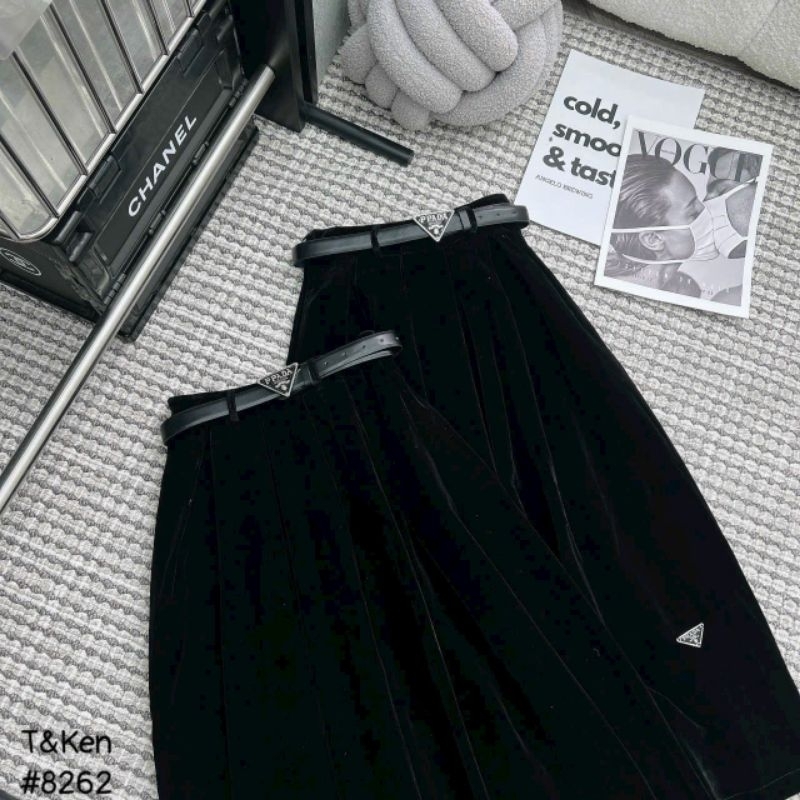 Chân váy nhung dài prada