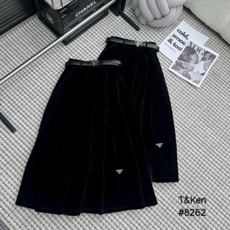 Chân váy nhung dài prada