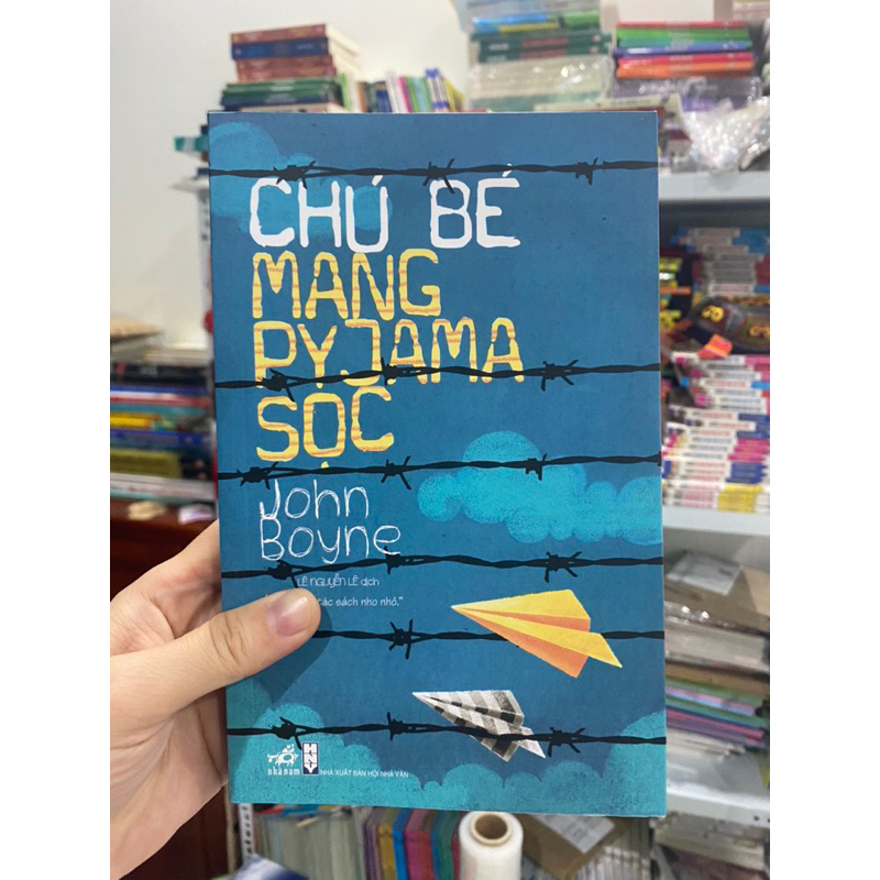 Sách - Chú bé mang pyjama sọc