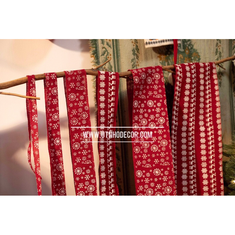 Ruy băng bố đỏ hoạ tiết Noel chiều dài cuộn 5 Mét