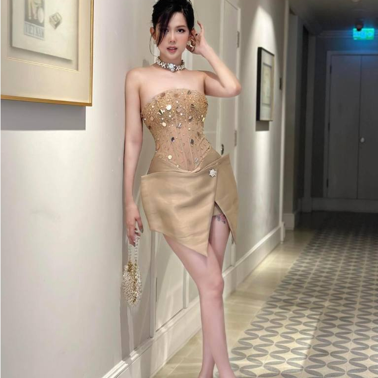 Đầm suông cúp ngực kết cườm phối lưới