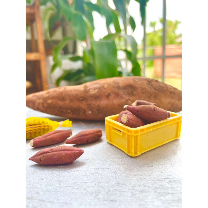 Mô hình khoai lang mật thu nhỏ bằng đất sét