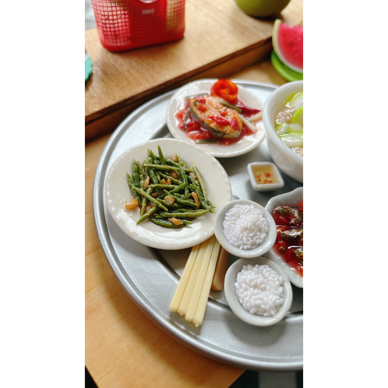 Mô hình chảo cá nục sốt cà thu nhỏ bằng đất sét