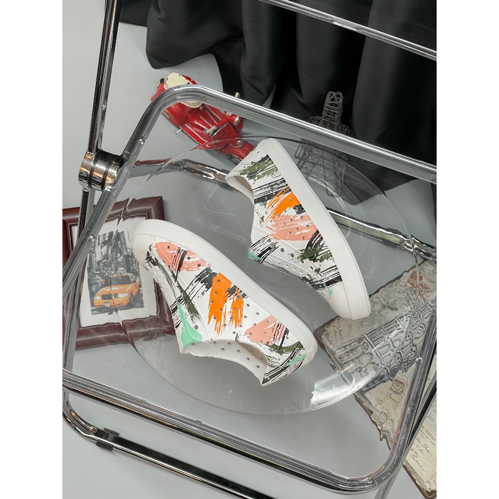 Giày Native Graphics Kids 2023,Sản Phẩm nhựa đúc nguyên đôi, Thiết kế phun sơn đầy màu sắc, Thích hợp đi mưa đi nước