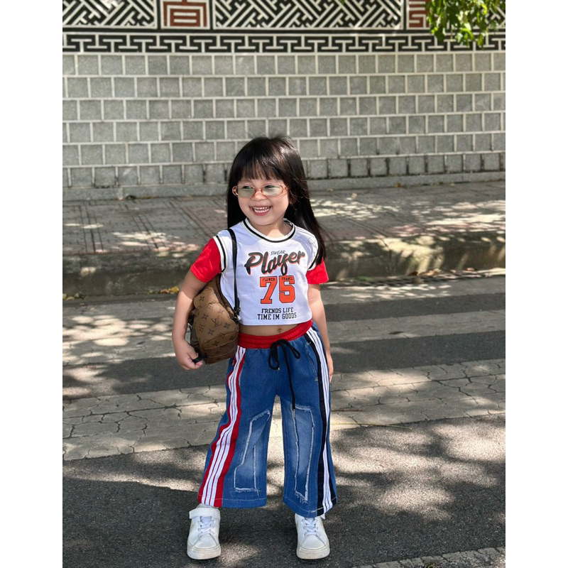 Set ao thun kèm quan jean cho bé gái