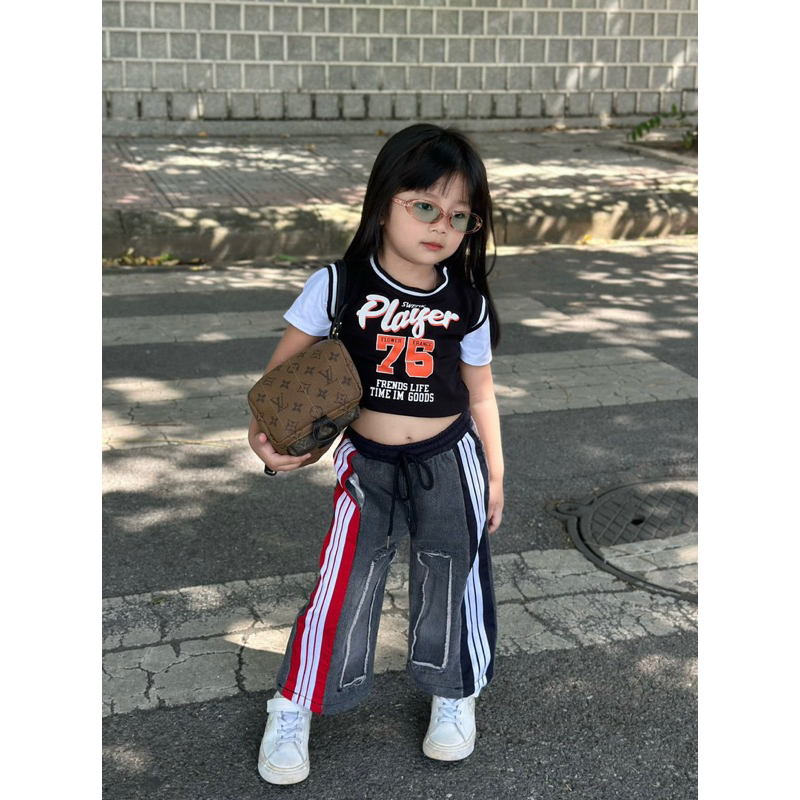 Set ao thun kèm quan jean cho bé gái