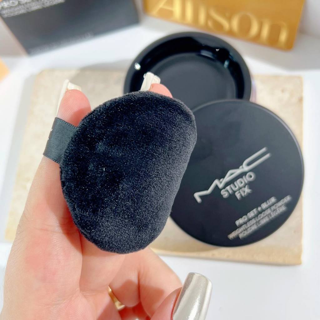 Phấn Phủ Bột MAC 𝐒𝐓𝐔𝐃𝐈𝐎 𝐅𝐈𝐗 𝐏𝐑𝐎 𝐒𝐄𝐓 + 𝐁𝐋𝐔𝐑 𝐖𝐄𝐈𝐆𝐇𝐓𝐋𝐄𝐒𝐒 𝐋𝐎𝐎𝐒𝐄 𝐏𝐎𝐖𝐃𝐄𝐑