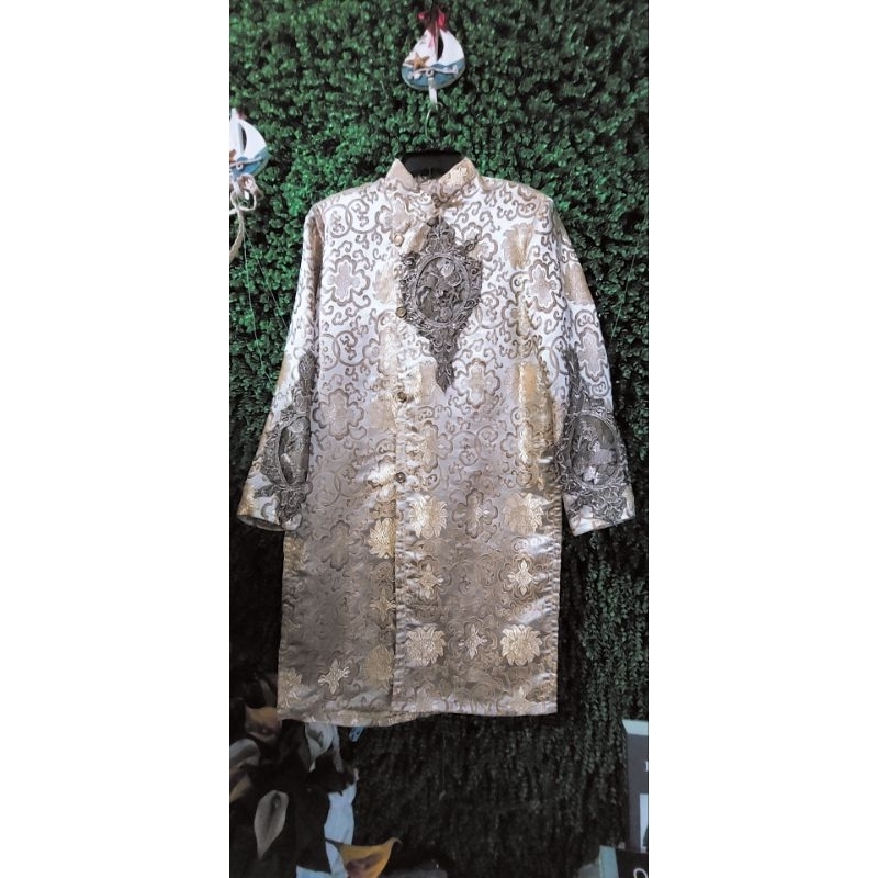 Thanh lý Áo Dài nam vải gấm màu vàng size. L