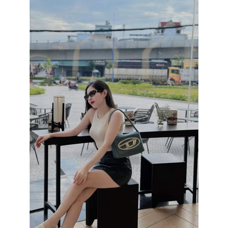 Túi kẹp nách đeo chéo chữ D xanh jean xịn sò 23cm