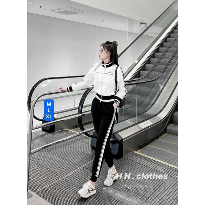 Set Bộ Khoác Nỉ MIU MIU Thêu Chữ Ngực Phối Vạt HH • Melanie Boutique