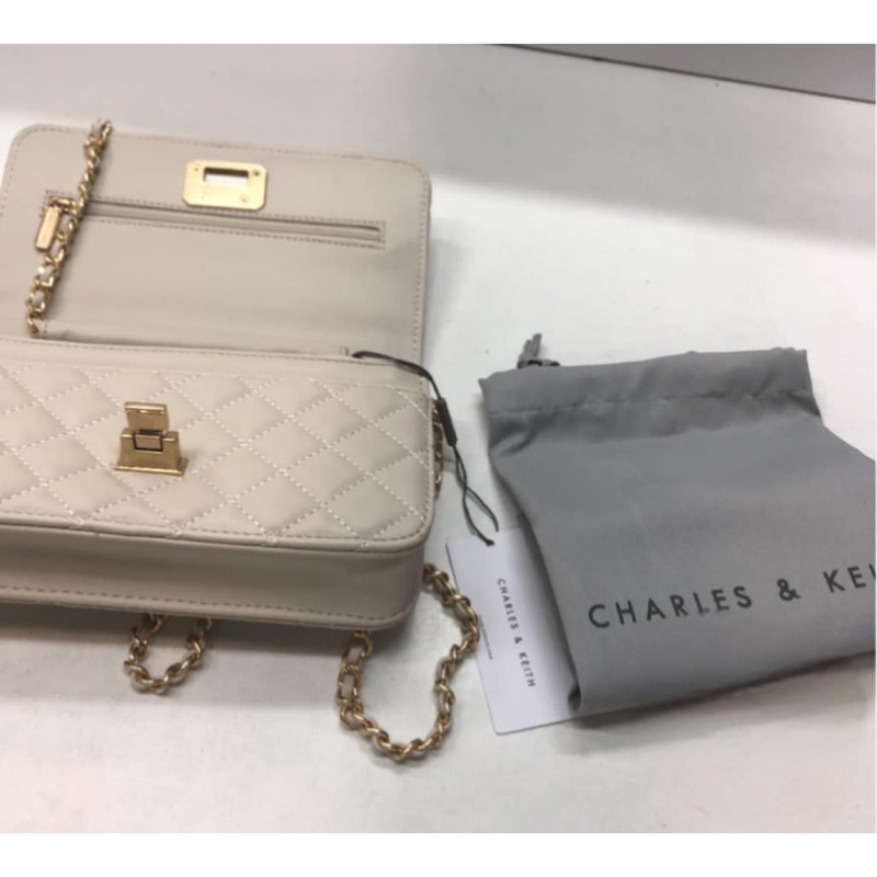 TÚI CNK TRẮNG Ô TRÁM ĐEO CHÉO KHÔNG BOX