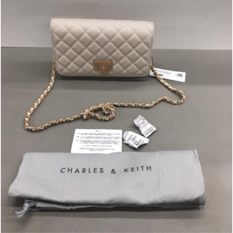 TÚI CNK TRẮNG Ô TRÁM ĐEO CHÉO KHÔNG BOX