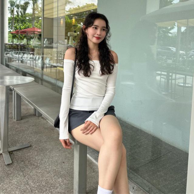 LISA DEROSE LONGSLEVES - Áo thun gân trơn trễ vai hai bên