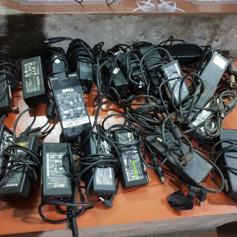 Sạc laptop cũ 19v 2.3a - 7.6a vỏ xấu dùng ok