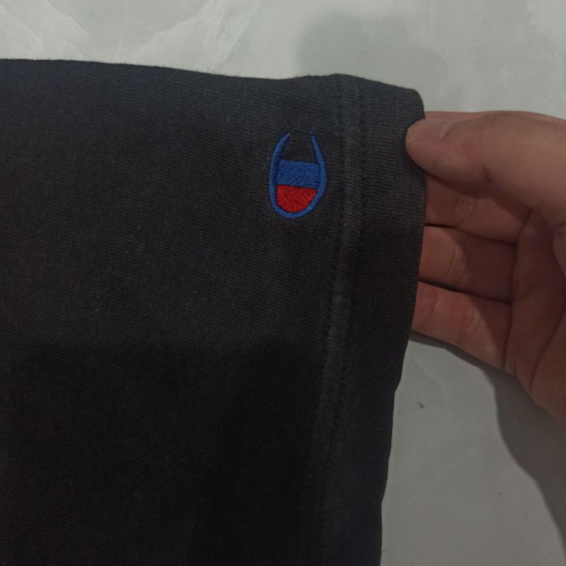 Áo Thun Đen Champion Real 2hand