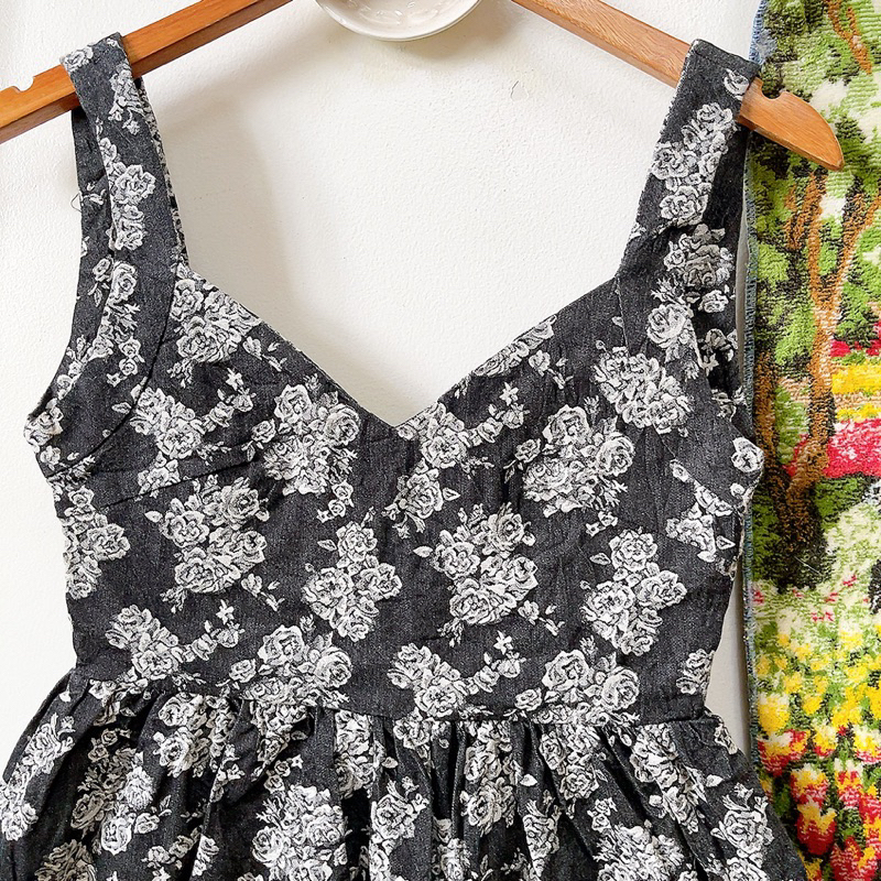 Đầm dây hoa denim