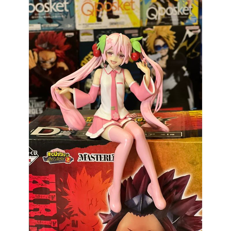 Mô Hình Tĩnh Mẫu Ngồi Hatsune Miku - Phiên Bản Hoa Anh Đào Miku Nháy Mắt