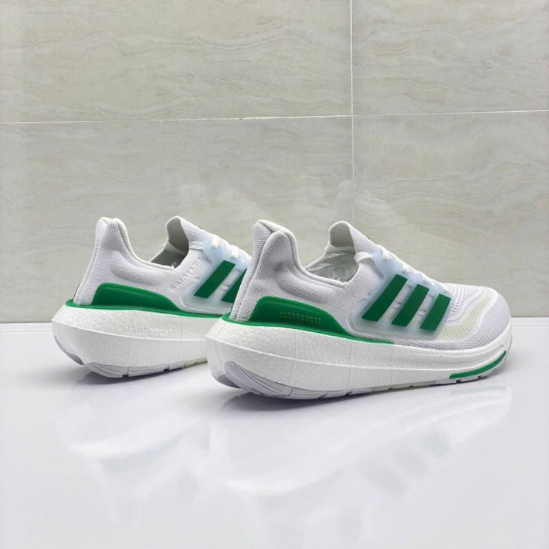 Giày thể thao Adidas ultraboost light. tặng kèm vớ