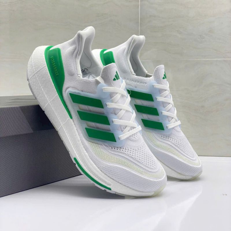 Giày thể thao Adidas ultraboost light. tặng kèm vớ