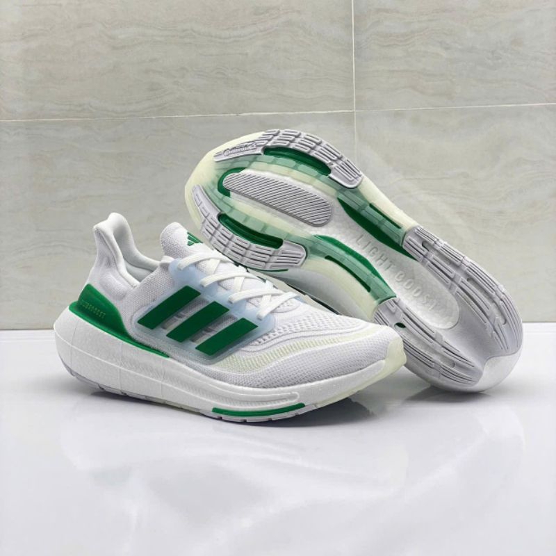 Giày thể thao Adidas ultraboost light. tặng kèm vớ