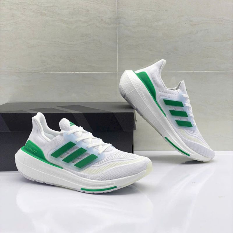 Giày thể thao Adidas ultraboost light. tặng kèm vớ