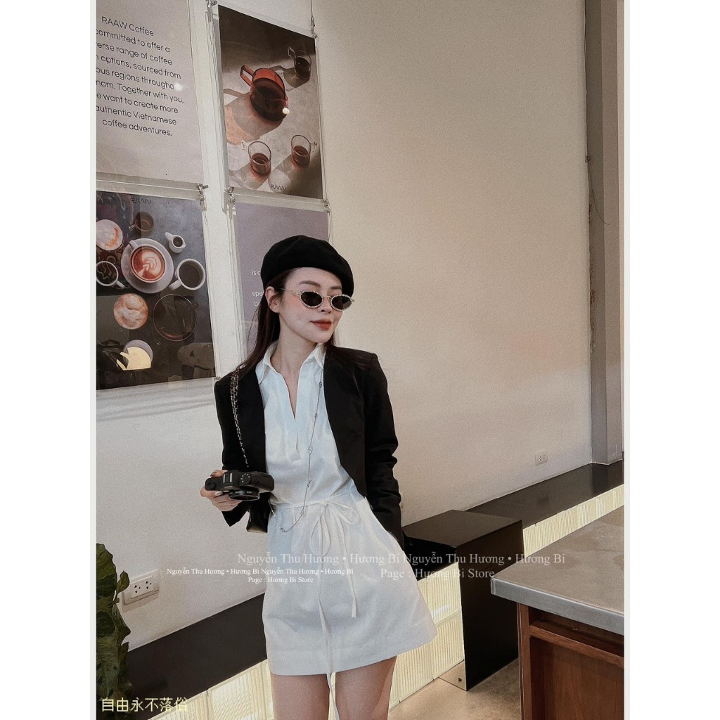 SET ĐẦM CỔ SƠ MI SÁT NÁCH XẺ V NGỰC THẮT DÂY NƠ EO + ÁO KHOÁC ĐEN TAY DÀI